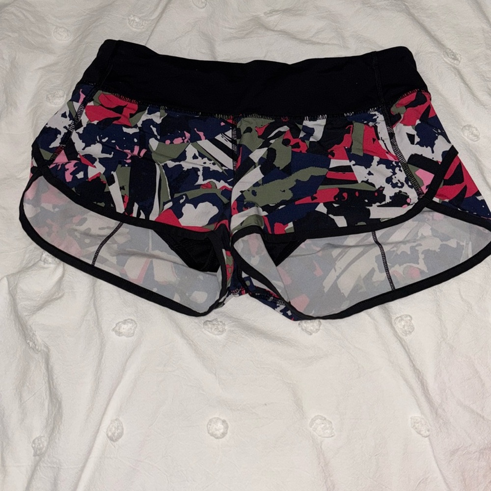 Lululemon Speed up 2.5 inch shorts low rise